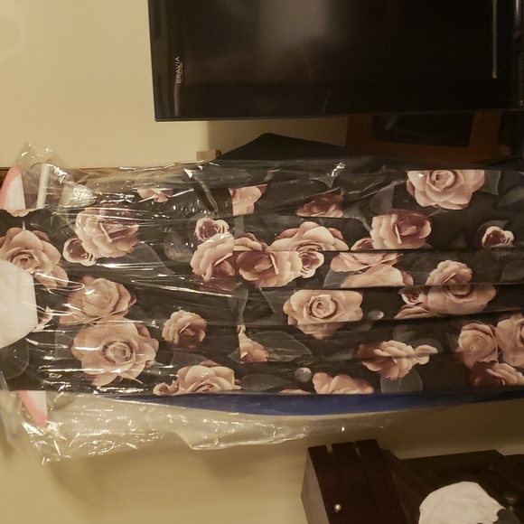 Dress - Picture 1 of 1